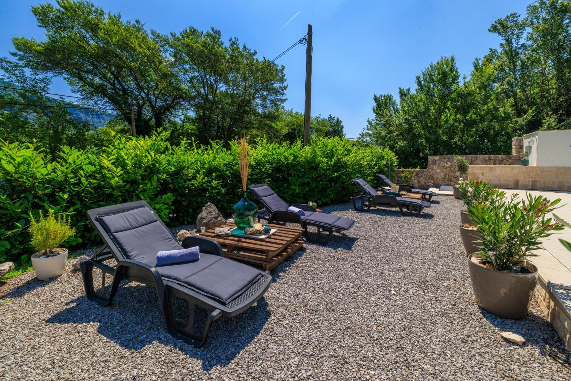 Emaris Apartment Tribalj  ภายนอก รูปภาพ